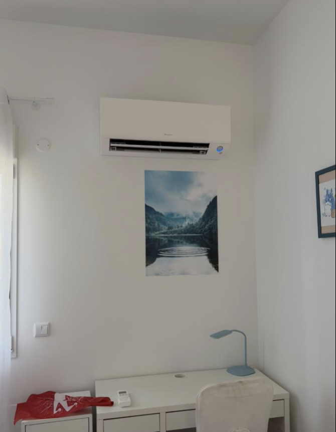 Unité de climatisation intérieure installée dans une chambre