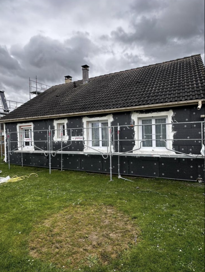 Chantier d'isolation extérieure en cours
